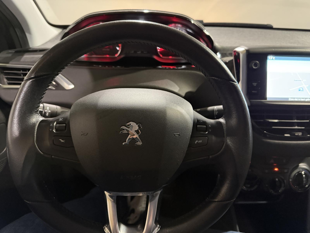Peugeot | 208 | 1.2 VTi Style | 2014 | 191.063 km | 9XVB78 | Logisch - Hatchback/ Halvkombi: bild 4 Peugeot | 208 | 1.2 VTi Style | 2014 | 191.063 km | 9XVB78 | Logisch - Hatchback/ Halvkombi: bild 4