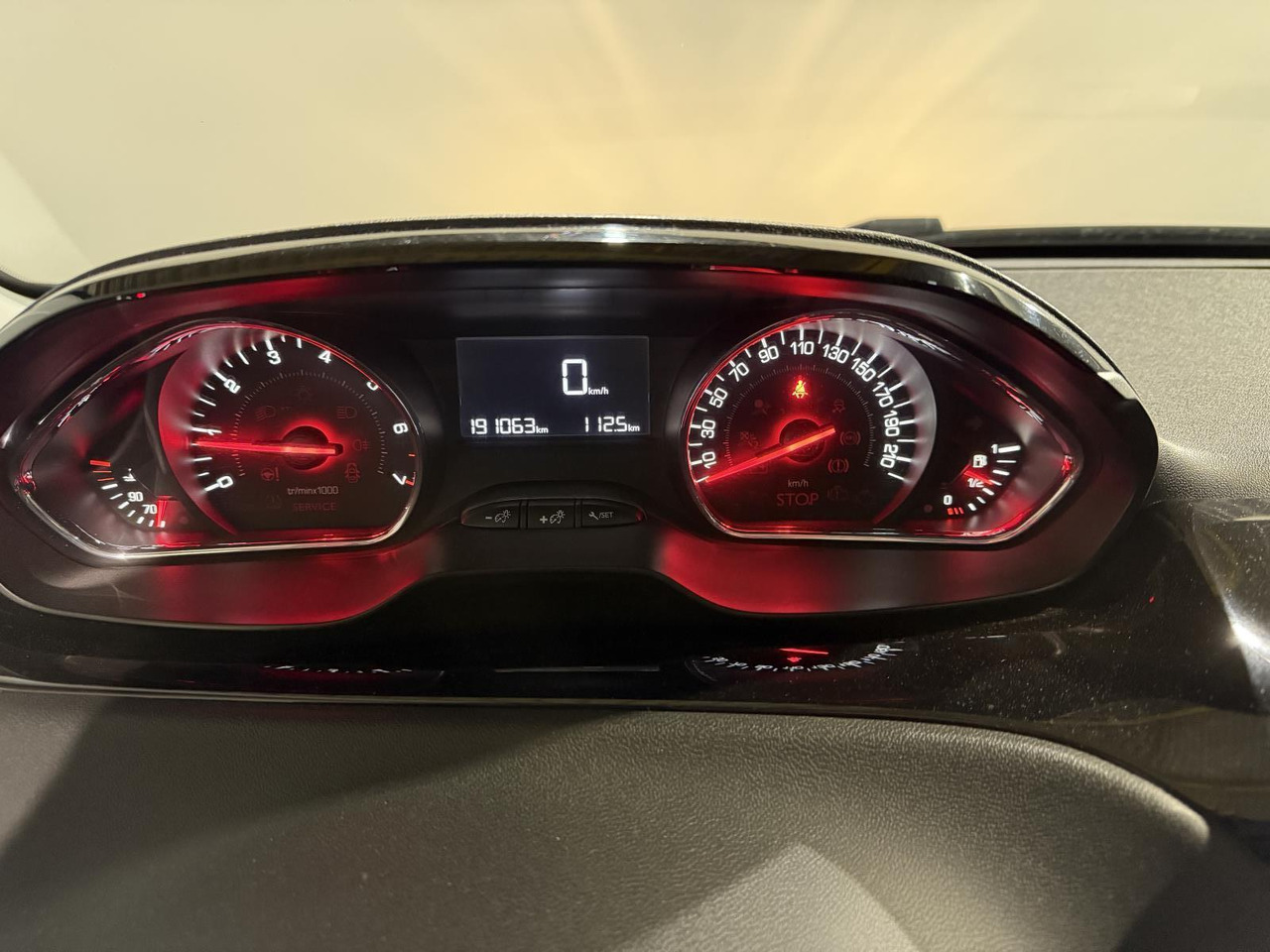 Peugeot | 208 | 1.2 VTi Style | 2014 | 191.063 km | 9XVB78 | Logisch - Hatchback/ Halvkombi: bild 3 Peugeot | 208 | 1.2 VTi Style | 2014 | 191.063 km | 9XVB78 | Logisch - Hatchback/ Halvkombi: bild 3