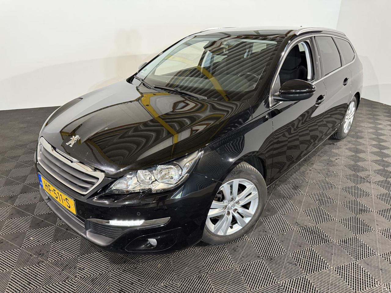 Peugeot 308 SW 1.6 BlueHDI Blue Lease Executive Pack | 2015 | 209.358 km | HF-511-S - Personbil: bild 1 Peugeot 308 SW 1.6 BlueHDI Blue Lease Executive Pack | 2015 | 209.358 km | HF-511-S - Personbil: bild 1