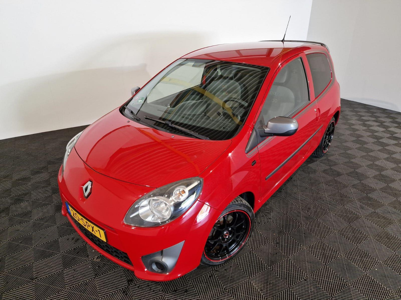 Renault Twingo 1.2-16V Collection 20-SPX-1 149.179 km - Personbil: bild 1 Renault Twingo 1.2-16V Collection 20-SPX-1 149.179 km - Personbil: bild 1
