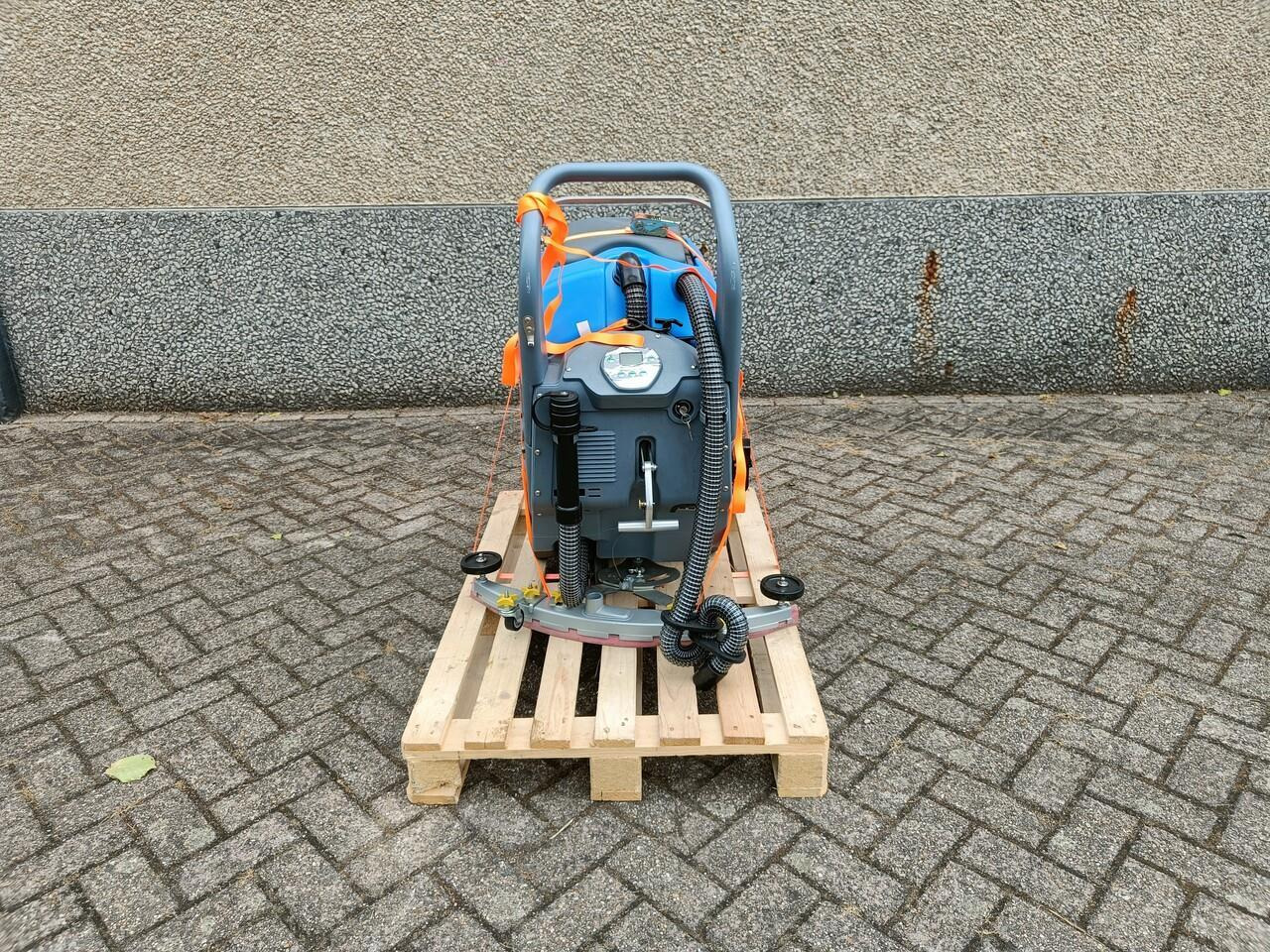 Schrob/ Veegmachine Nieuw - Städmaskin: bild 4 Schrob/ Veegmachine Nieuw - Städmaskin: bild 4