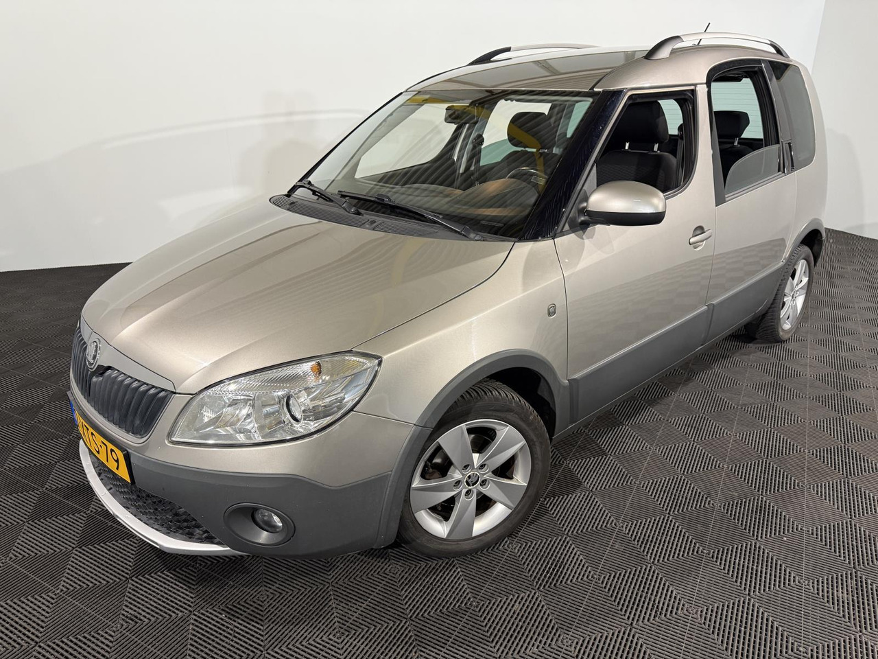 Skoda Roomster 1.2 TSI Drive | 2015 | 119.156 km | 2-XTS-79 - Personbil: bild 1 Skoda Roomster 1.2 TSI Drive | 2015 | 119.156 km | 2-XTS-79 - Personbil: bild 1