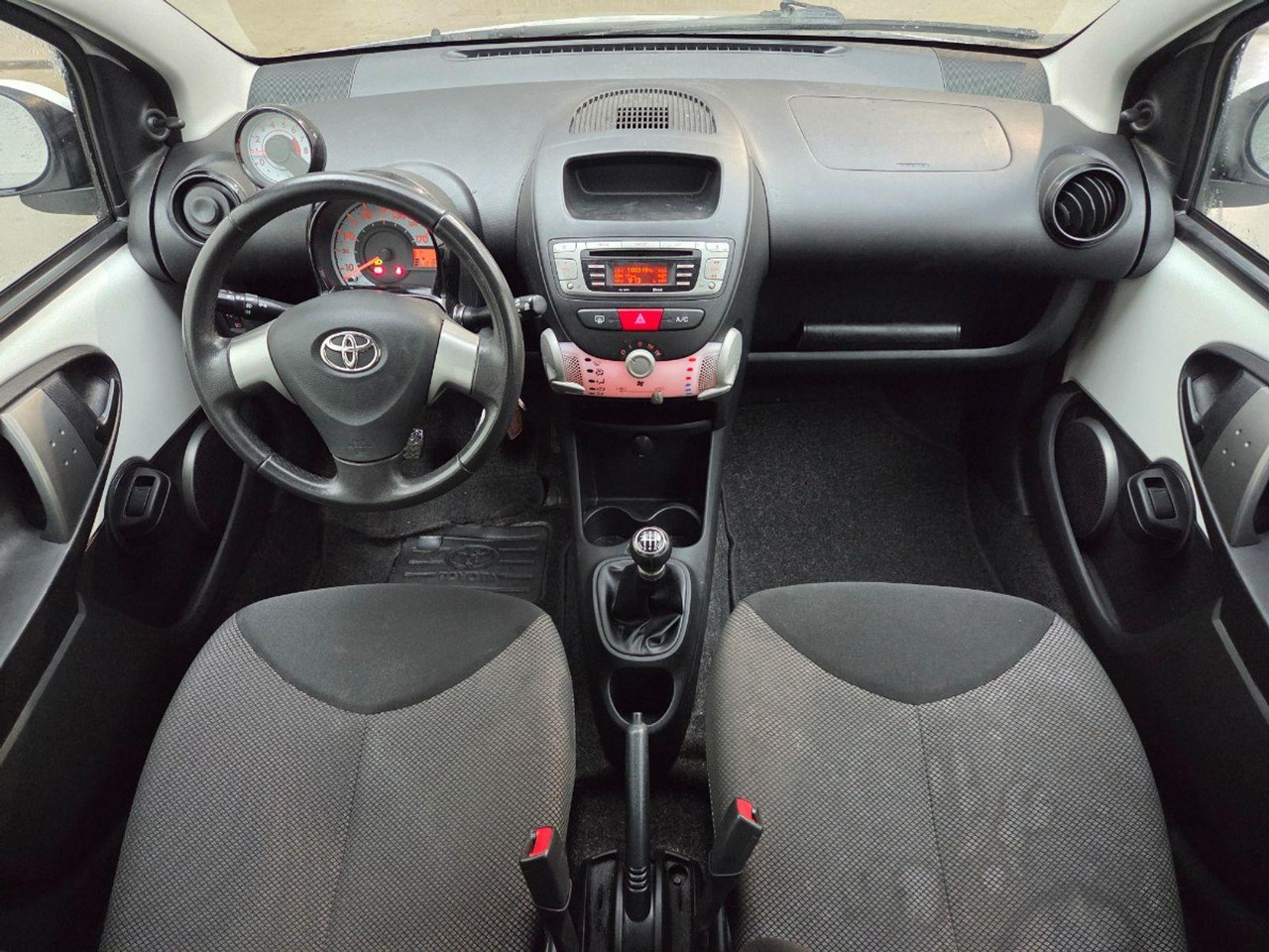 Toyota Aygo 1.0 VVT - i Now | 2014 | 131.940 km | TP714L | NAP: Geen oordeel - Hatchback/ Halvkombi: bild 5 Toyota Aygo 1.0 VVT - i Now | 2014 | 131.940 km | TP714L | NAP: Geen oordeel - Hatchback/ Halvkombi: bild 5
