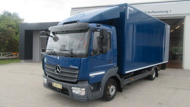 Mercedes-Benz 818L Koffer LBW, 1,5 to, Seitentüre - Lastbil med skåp: bild 1 Mercedes-Benz 818L Koffer LBW, 1,5 to, Seitentüre - Lastbil med skåp: bild 1