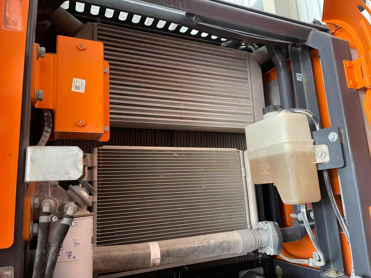 DOOSAN DX210 - Grävmaskin på däck: bild 2 DOOSAN DX210 - Grävmaskin på däck: bild 2