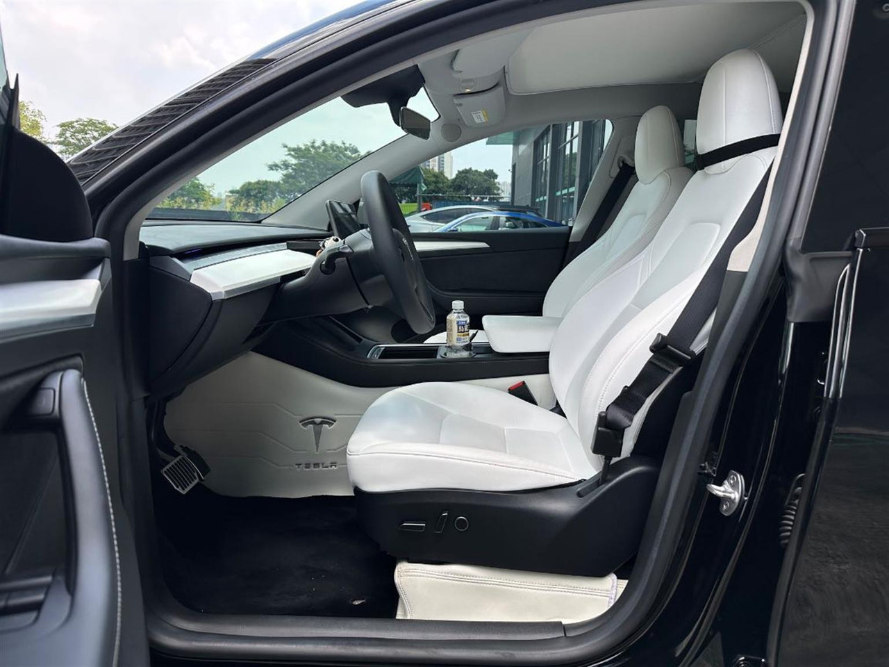 TESLA MODEL Y - Personbil: bild 2 TESLA MODEL Y - Personbil: bild 2