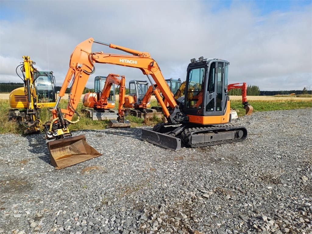 Hitachi ZX50u Engcon pyörittäjällä - Minigrävmaskin: bild 1 Hitachi ZX50u Engcon pyörittäjällä - Minigrävmaskin: bild 1
