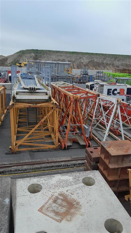 LIEBHERR 250 EC-B 12 Litronic - Tornkran: bild 1 LIEBHERR 250 EC-B 12 Litronic - Tornkran: bild 1