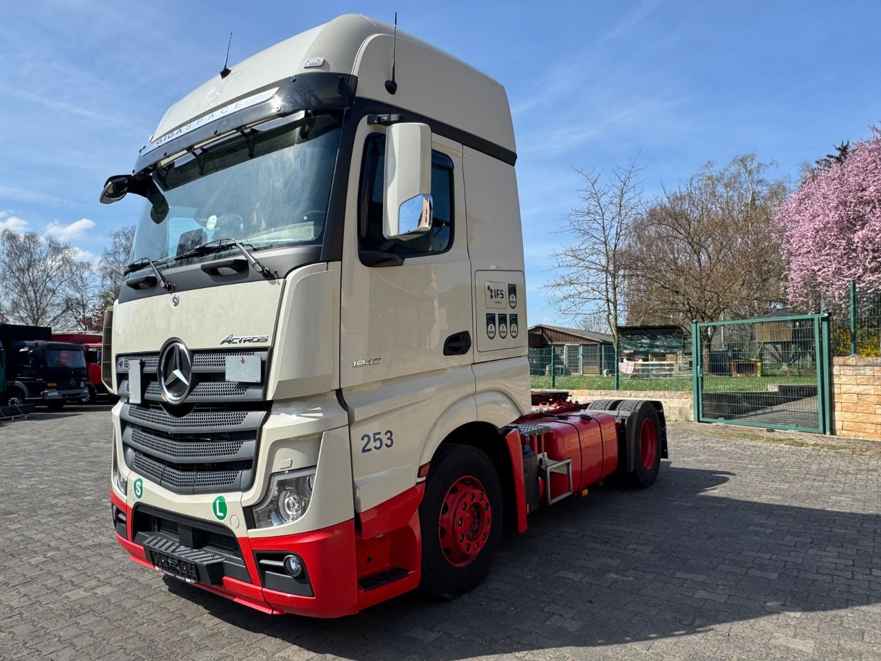 Mercedes-Benz Actros 1848/GIGA/Retarder/2xBett/2instock - Dragbil: bild 4 Mercedes-Benz Actros 1848/GIGA/Retarder/2xBett/2instock - Dragbil: bild 4