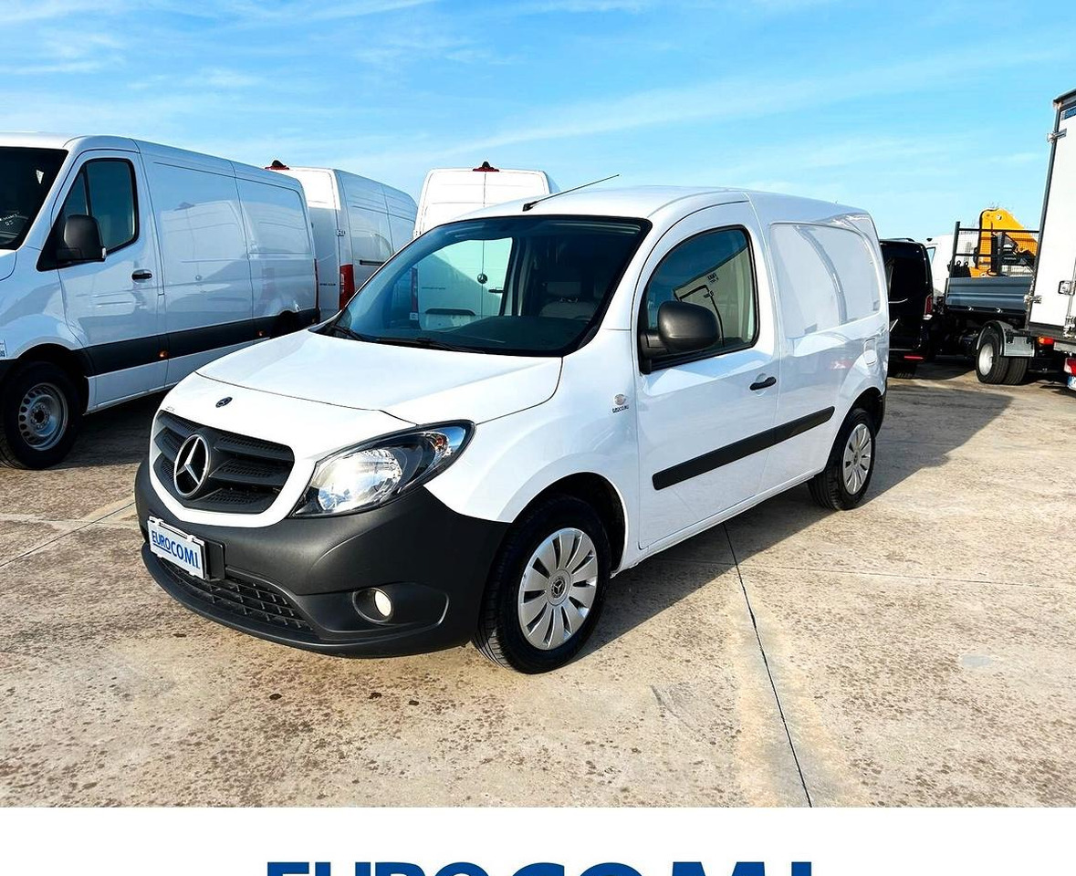 Mercedes Benz Citan 111 cdi Long 3 posti - Små skåpbil: bild 1 Mercedes Benz Citan 111 cdi Long 3 posti - Små skåpbil: bild 1