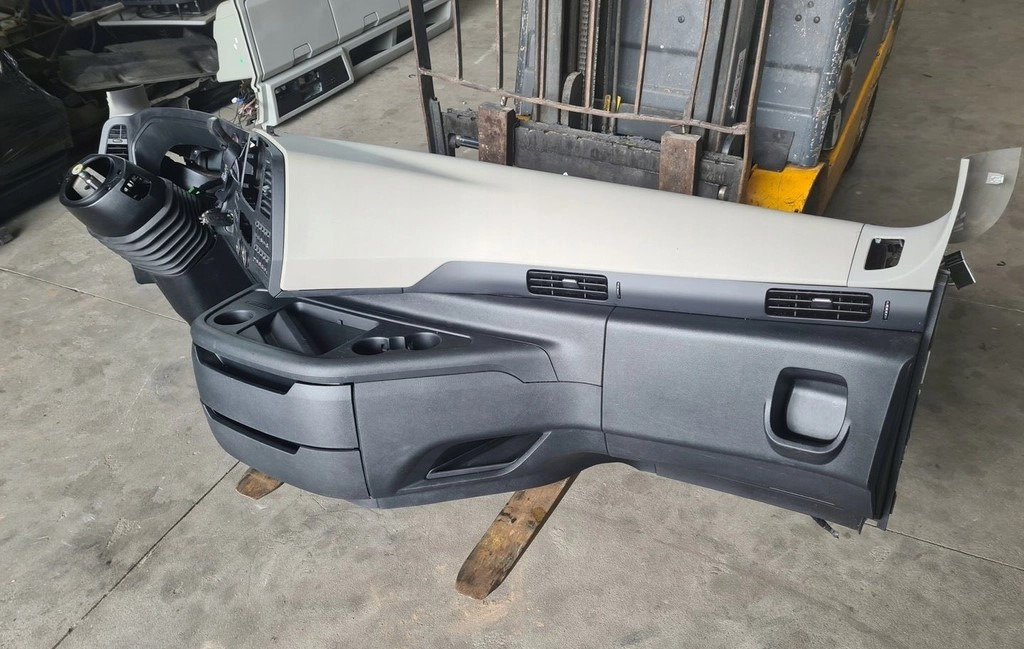 KONSOLA KOMPLETNA KOKPIT DESKA ROZDZIELCZA STELAŻ FORD F-MAX 500 TRUCKS - Instrumentbräda: bild 3 KONSOLA KOMPLETNA KOKPIT DESKA ROZDZIELCZA STELAŻ FORD F-MAX 500 TRUCKS - Instrumentbräda: bild 3