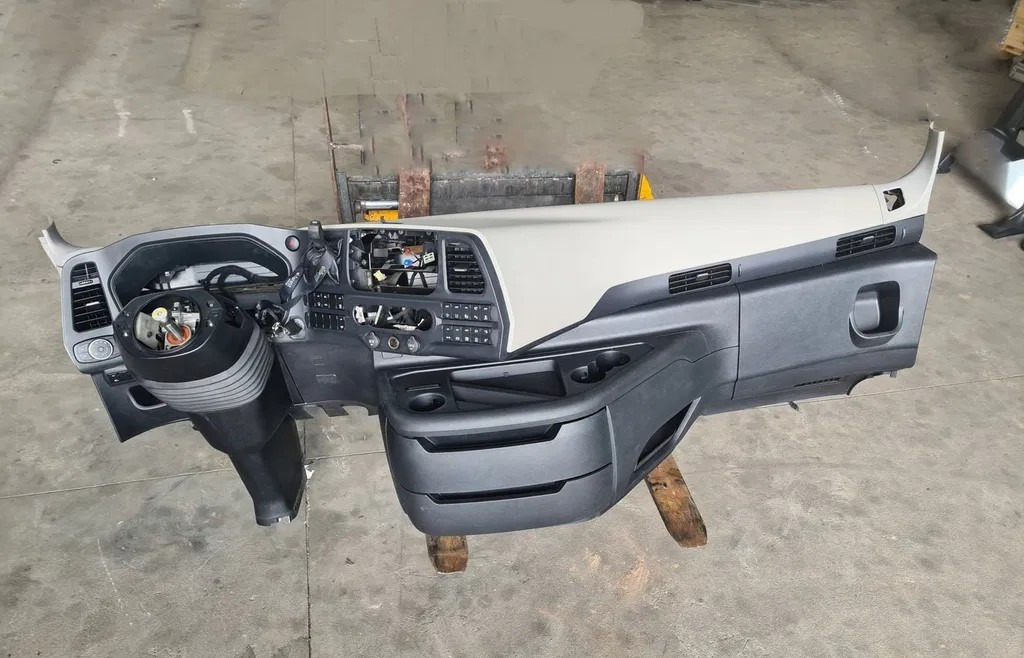 KONSOLA KOMPLETNA KOKPIT DESKA ROZDZIELCZA STELAŻ FORD F-MAX 500 TRUCKS - Instrumentbräda: bild 1 KONSOLA KOMPLETNA KOKPIT DESKA ROZDZIELCZA STELAŻ FORD F-MAX 500 TRUCKS - Instrumentbräda: bild 1