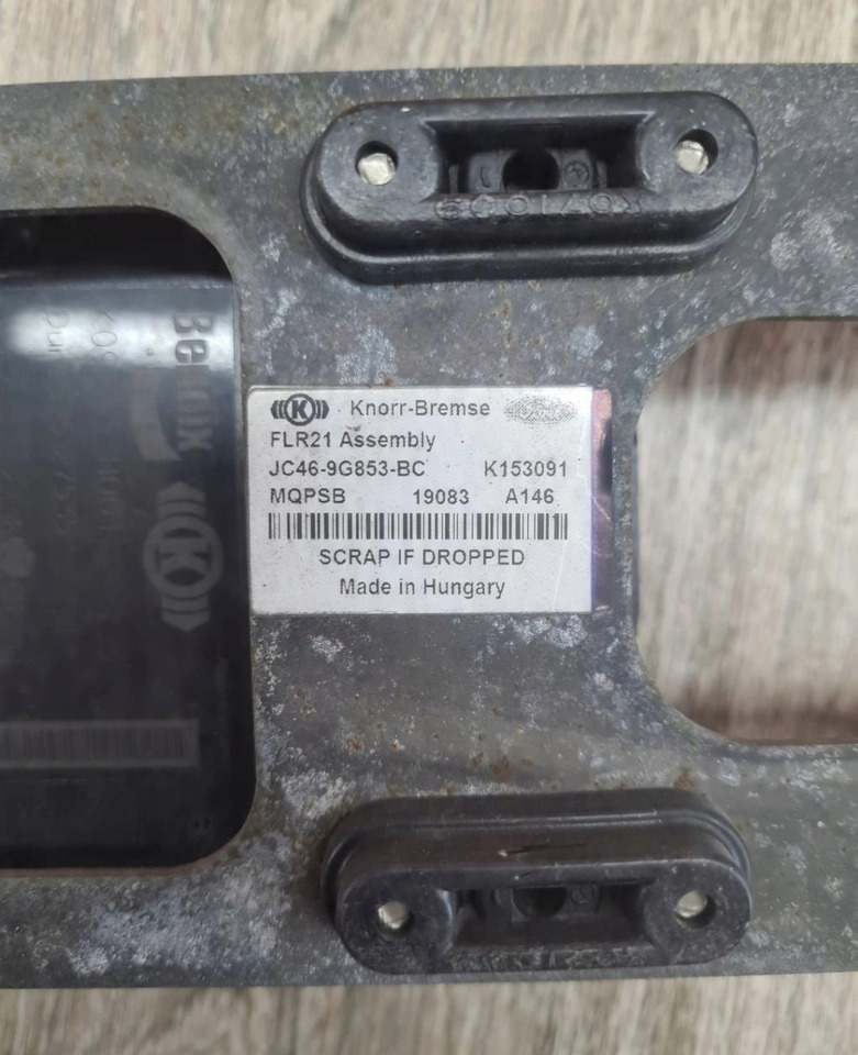 RADAR DISTRONIK CZUJNIK SENSOR MOCOWANIE FORD F-MAX 500 TRUCKS EURO 6 K096653H001 575127535 JC46 9G853 BC - Sensor: bild 4 RADAR DISTRONIK CZUJNIK SENSOR MOCOWANIE FORD F-MAX 500 TRUCKS EURO 6 K096653H001 575127535 JC46 9G853 BC - Sensor: bild 4