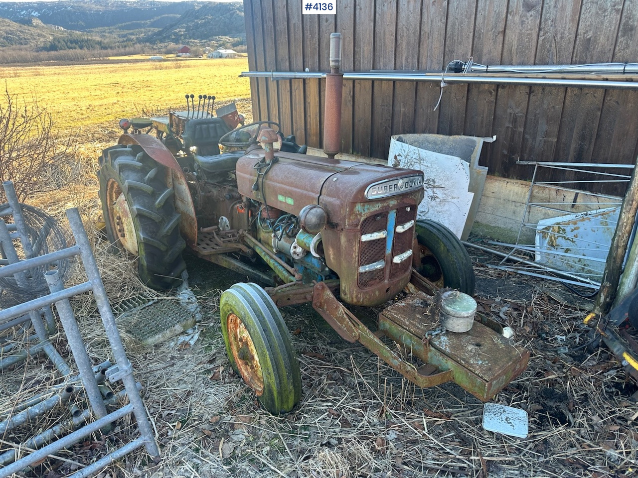 1971 FORD SUPER-DEXTA w/ Hymas 21 excavator and 2 buckets. - Traktor: bild 1 1971 FORD SUPER-DEXTA w/ Hymas 21 excavator and 2 buckets. - Traktor: bild 1
