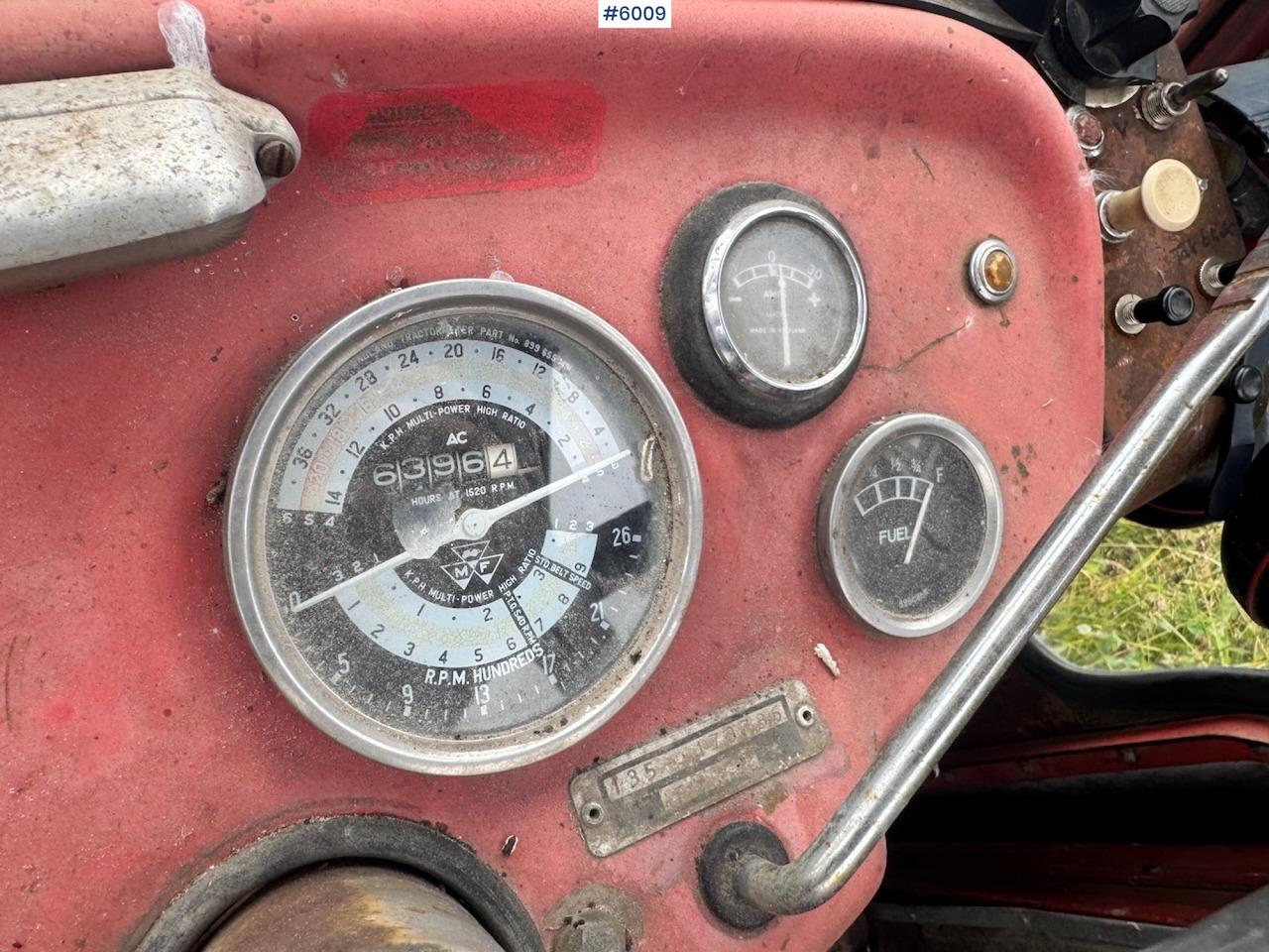 Traktor 1971 Massey-Ferguson 135 incl. front loader, bucket, rear scraper, and log splitter/firewood machine: bild 16