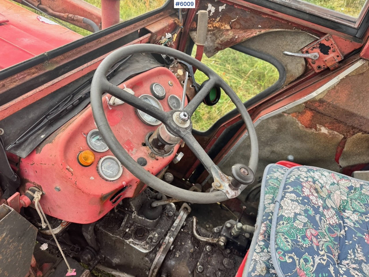 Traktor 1971 Massey-Ferguson 135 incl. front loader, bucket, rear scraper, and log splitter/firewood machine: bild 10