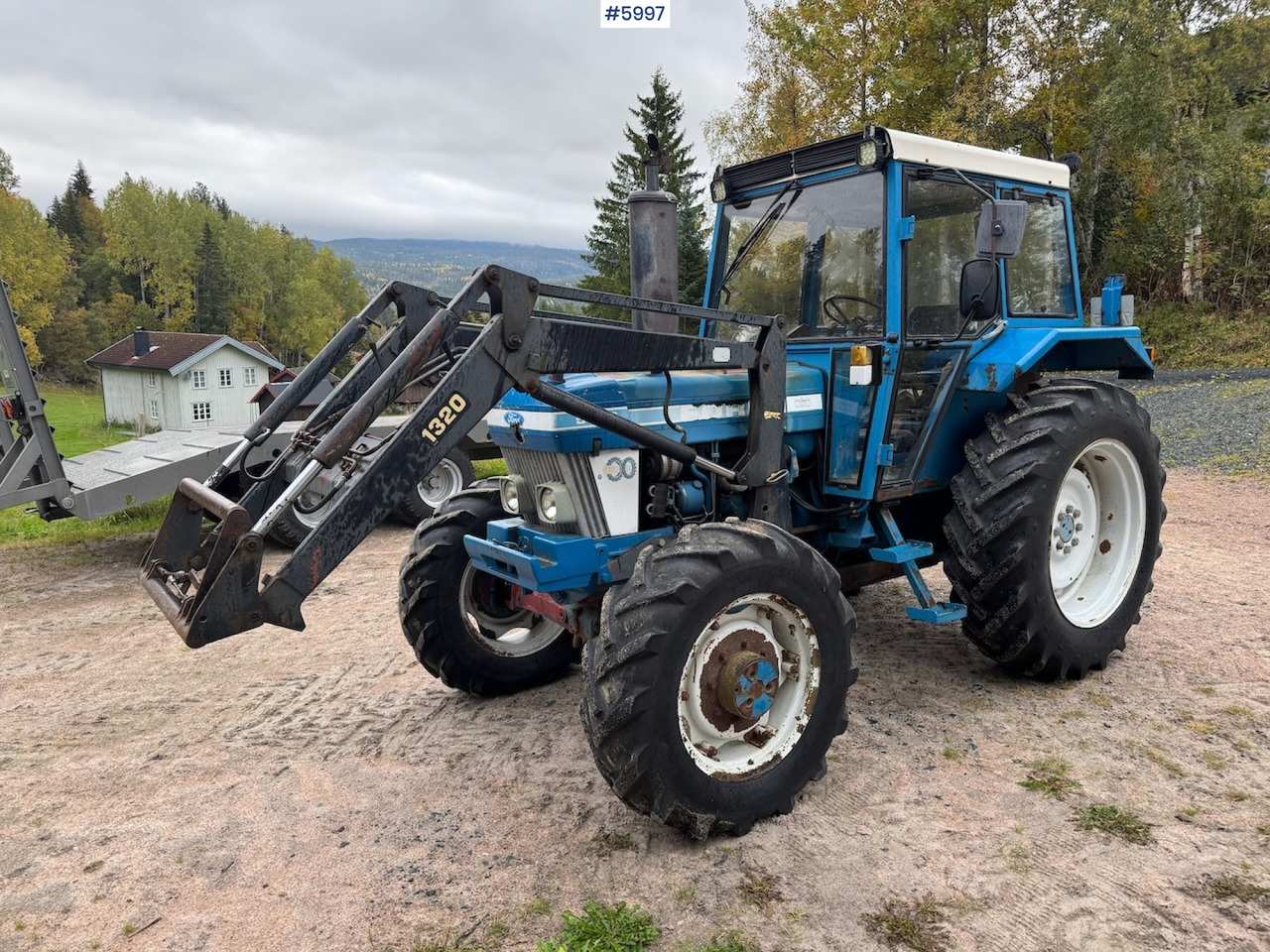1983 Ford 5610 with Front Loader - Traktor: bild 1 1983 Ford 5610 with Front Loader - Traktor: bild 1