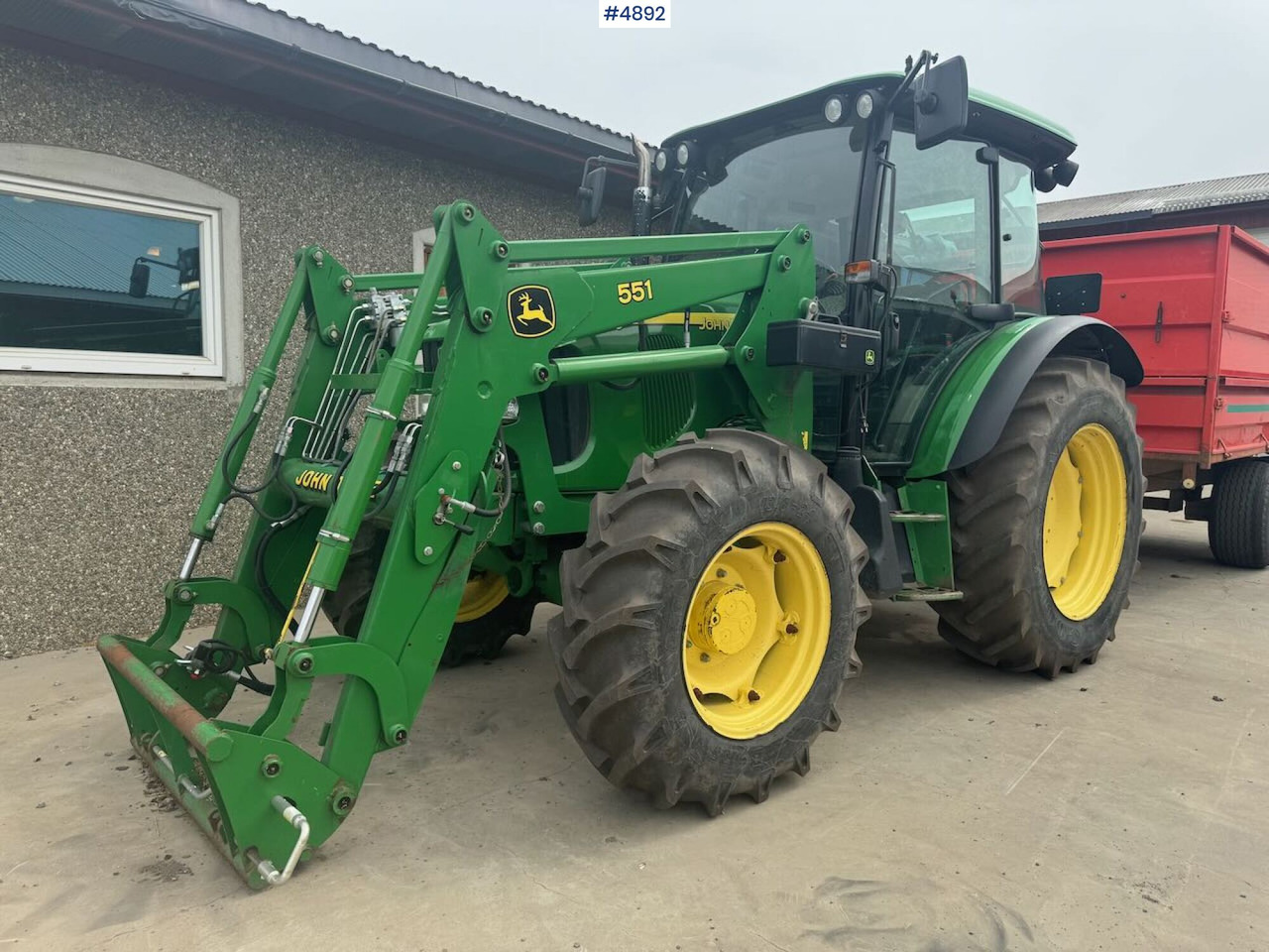 2004 John Deere 5720 4x4 w/ front loader - Traktor: bild 1 2004 John Deere 5720 4x4 w/ front loader - Traktor: bild 1