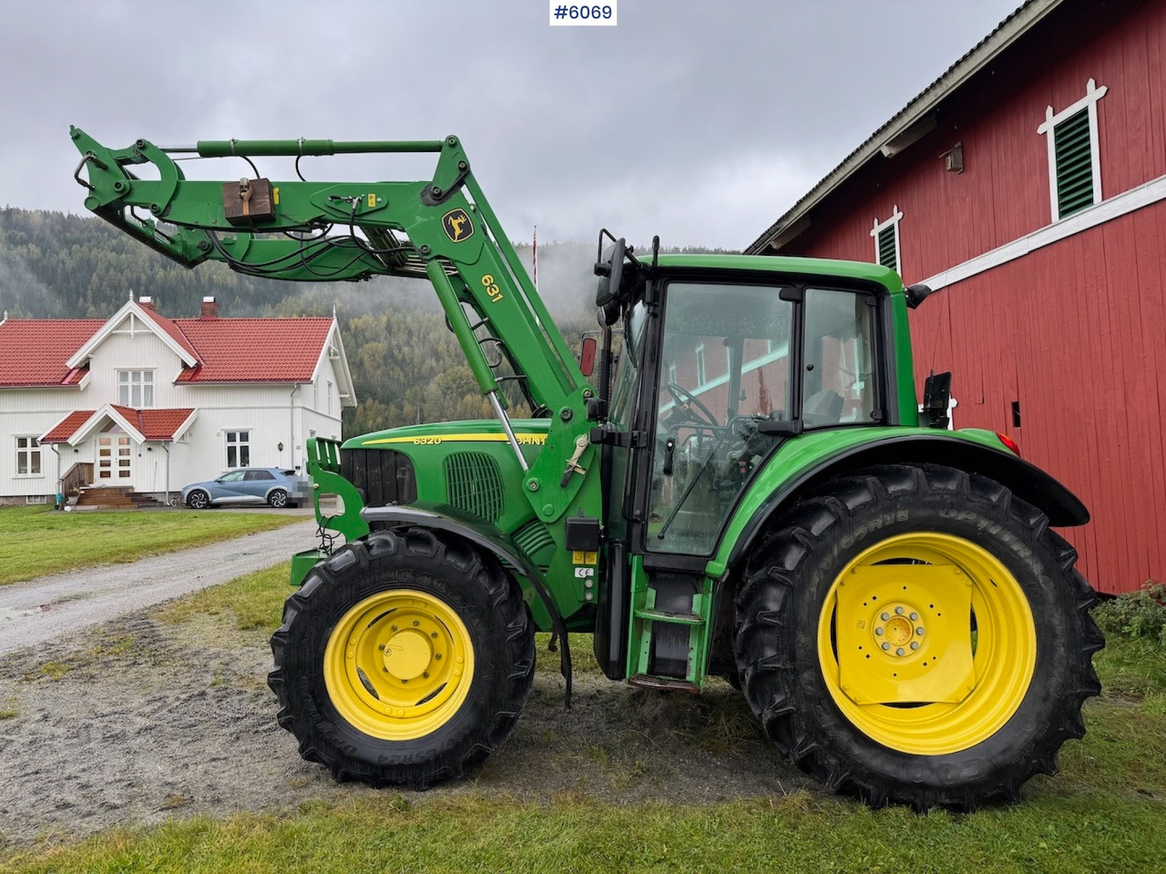 2006 John Deere 6320 w/ front loader, bucket, grapple, pallet fork and chains. Low hours!! - Traktor: bild 2 2006 John Deere 6320 w/ front loader, bucket, grapple, pallet fork and chains. Low hours!! - Traktor: bild 2