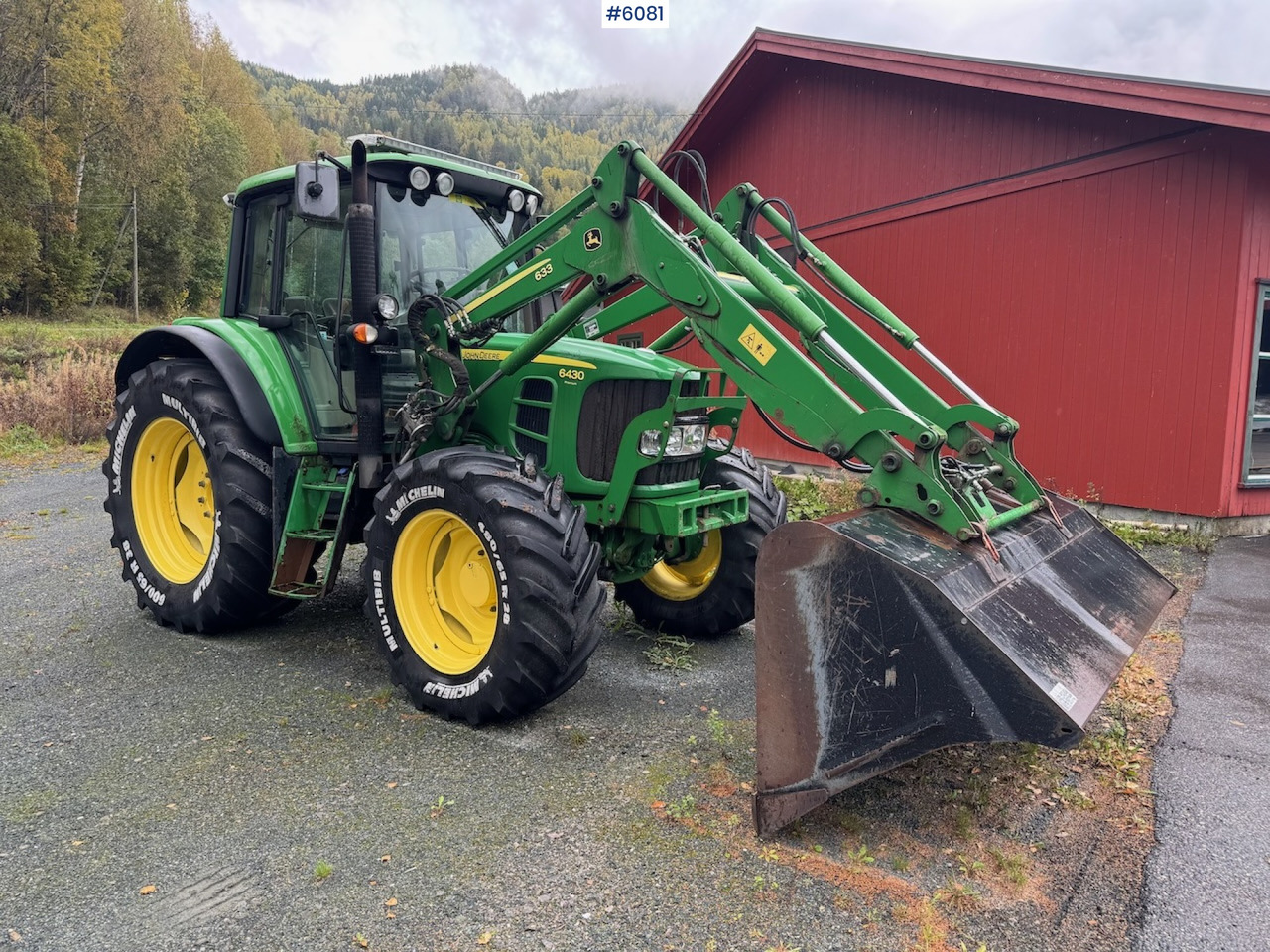 2007 John Deere 6430 Premium w/ front loader and bucket. - Traktor: bild 1 2007 John Deere 6430 Premium w/ front loader and bucket. - Traktor: bild 1