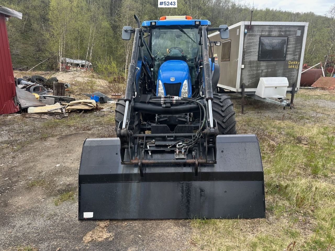 2007 New Holland TS135 4x4 tractor w/ front loader. WATCH VIDEO. - Traktor: bild 3 2007 New Holland TS135 4x4 tractor w/ front loader. WATCH VIDEO. - Traktor: bild 3