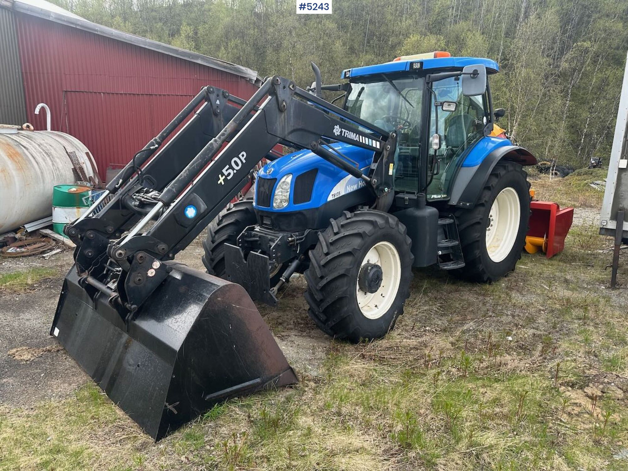 2007 New Holland TS135 4x4 tractor w/ front loader. WATCH VIDEO. - Traktor: bild 1 2007 New Holland TS135 4x4 tractor w/ front loader. WATCH VIDEO. - Traktor: bild 1