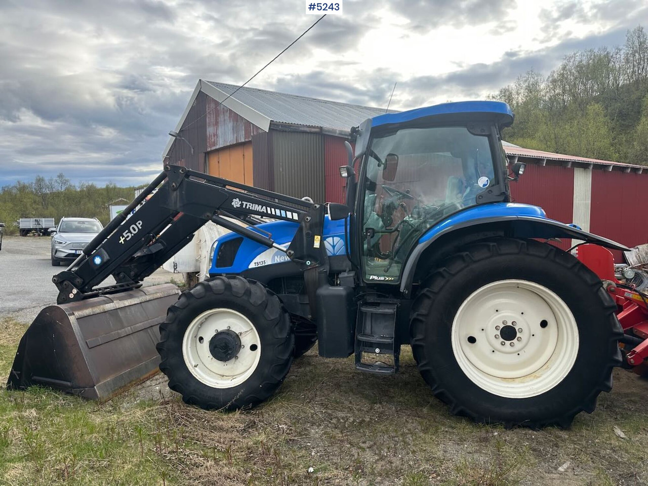 2007 New Holland TS135 4x4 tractor w/ front loader. WATCH VIDEO. - Traktor: bild 2 2007 New Holland TS135 4x4 tractor w/ front loader. WATCH VIDEO. - Traktor: bild 2