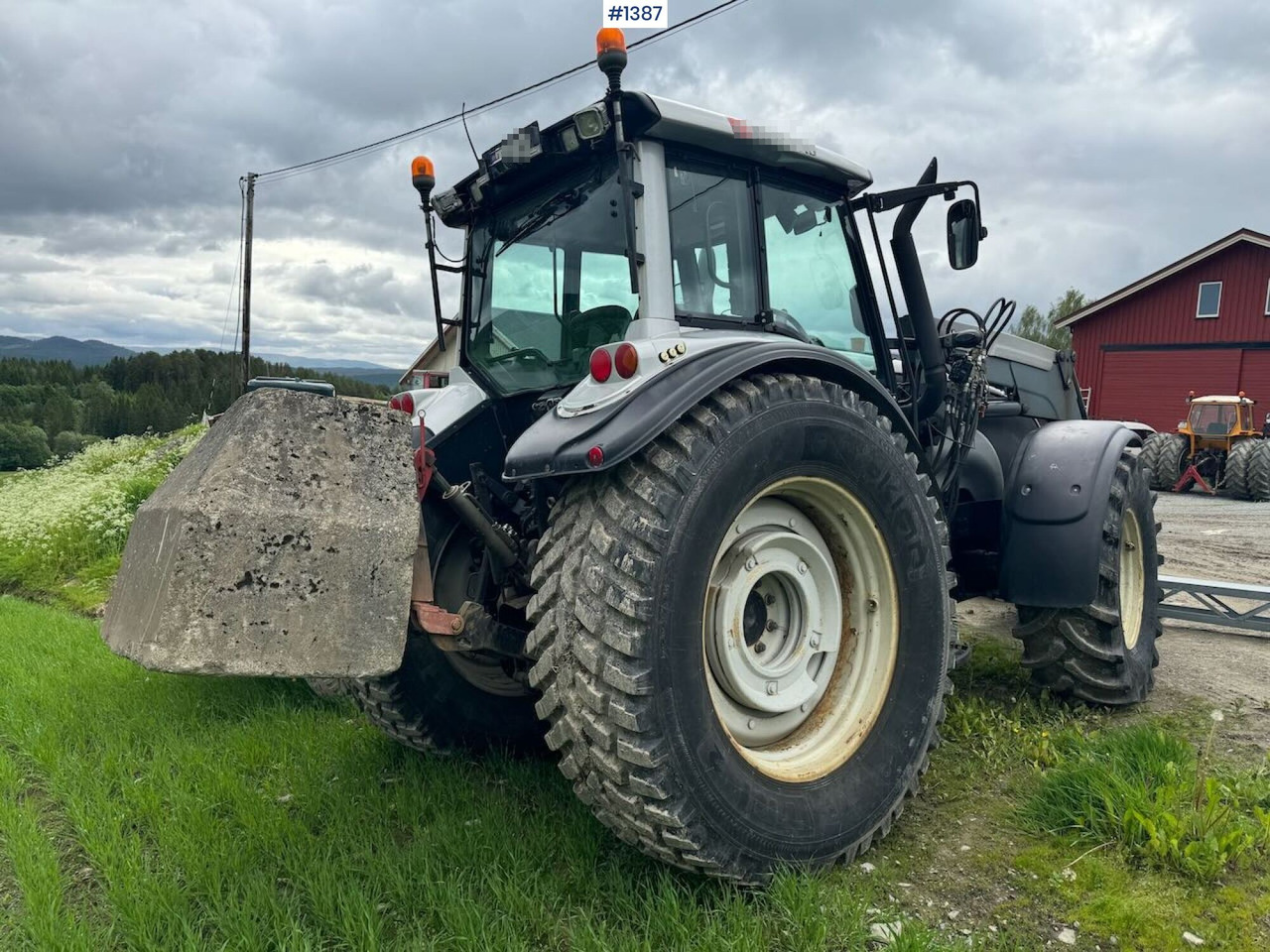 2007 Valtra T190 4x4 Tractor w/ bucket - Traktor: bild 3 2007 Valtra T190 4x4 Tractor w/ bucket - Traktor: bild 3