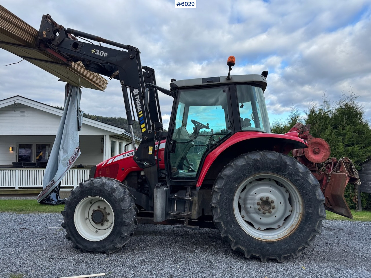 2010 Massey Ferguson 5445 with Front Loader - Traktor: bild 1 2010 Massey Ferguson 5445 with Front Loader - Traktor: bild 1