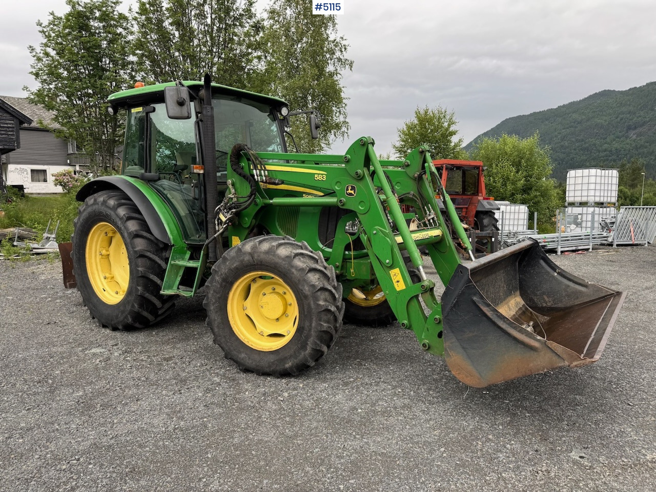 2011 John Deere 5080 M m/frontlaster. Lite timer! - Traktor: bild 1 2011 John Deere 5080 M m/frontlaster. Lite timer! - Traktor: bild 1