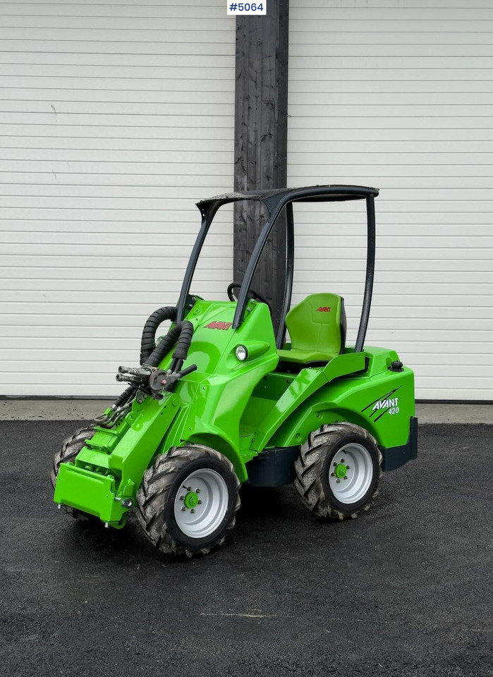 2012 Avant M420 w/ bucket NEWLY SERVICED - Minilastare: bild 1 2012 Avant M420 w/ bucket NEWLY SERVICED - Minilastare: bild 1