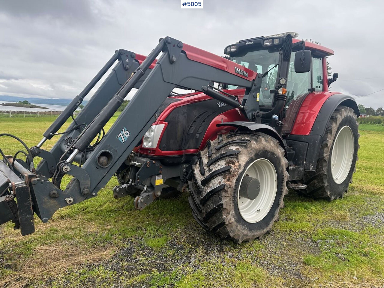 2012 Valtra T213 - Traktor: bild 1 2012 Valtra T213 - Traktor: bild 1