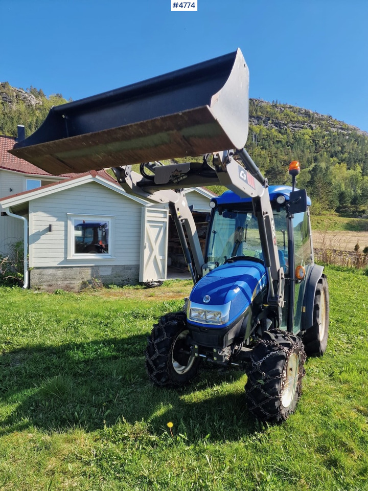 2013 New Holland T3020 w/ front loader, bucket & blade - Traktor: bild 1 2013 New Holland T3020 w/ front loader, bucket & blade - Traktor: bild 1