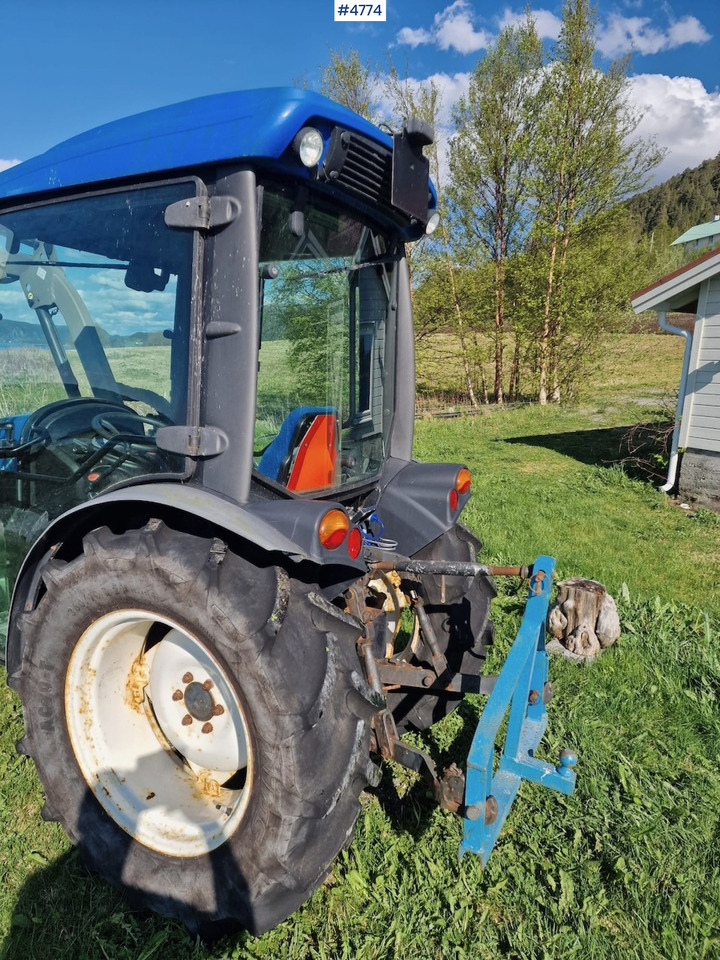 2013 New Holland T3020 w/ front loader, bucket & blade - Traktor: bild 2 2013 New Holland T3020 w/ front loader, bucket & blade - Traktor: bild 2
