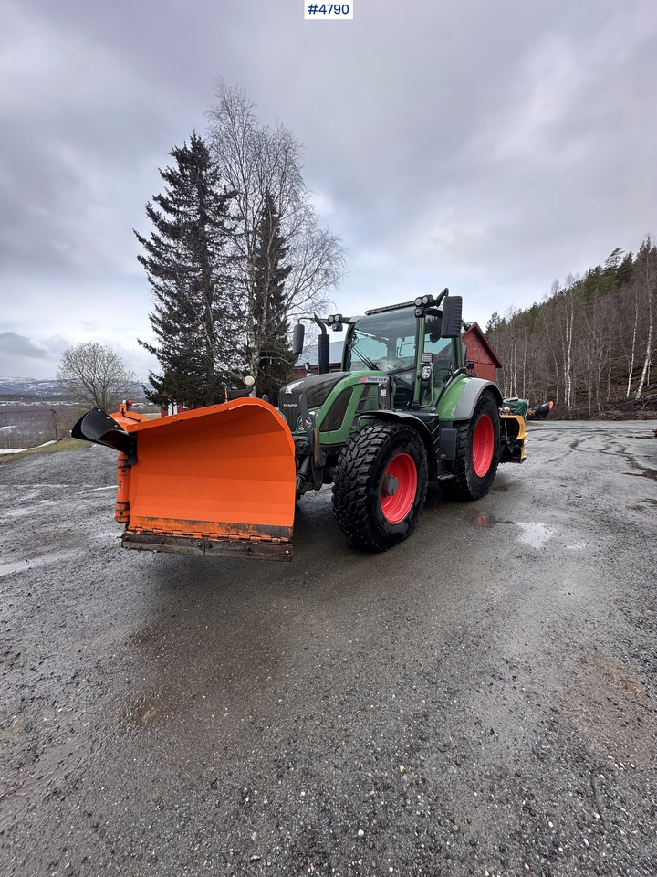 2014 Fendt 514 Vario 4x4 w/ front loader, folding plow, snow blower and sand spreader - Traktor: bild 1 2014 Fendt 514 Vario 4x4 w/ front loader, folding plow, snow blower and sand spreader - Traktor: bild 1