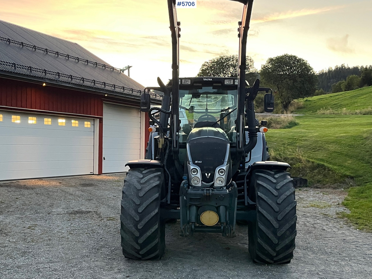 2014 Valtra N143 Direct, well equipped! - Traktor: bild 2 2014 Valtra N143 Direct, well equipped! - Traktor: bild 2