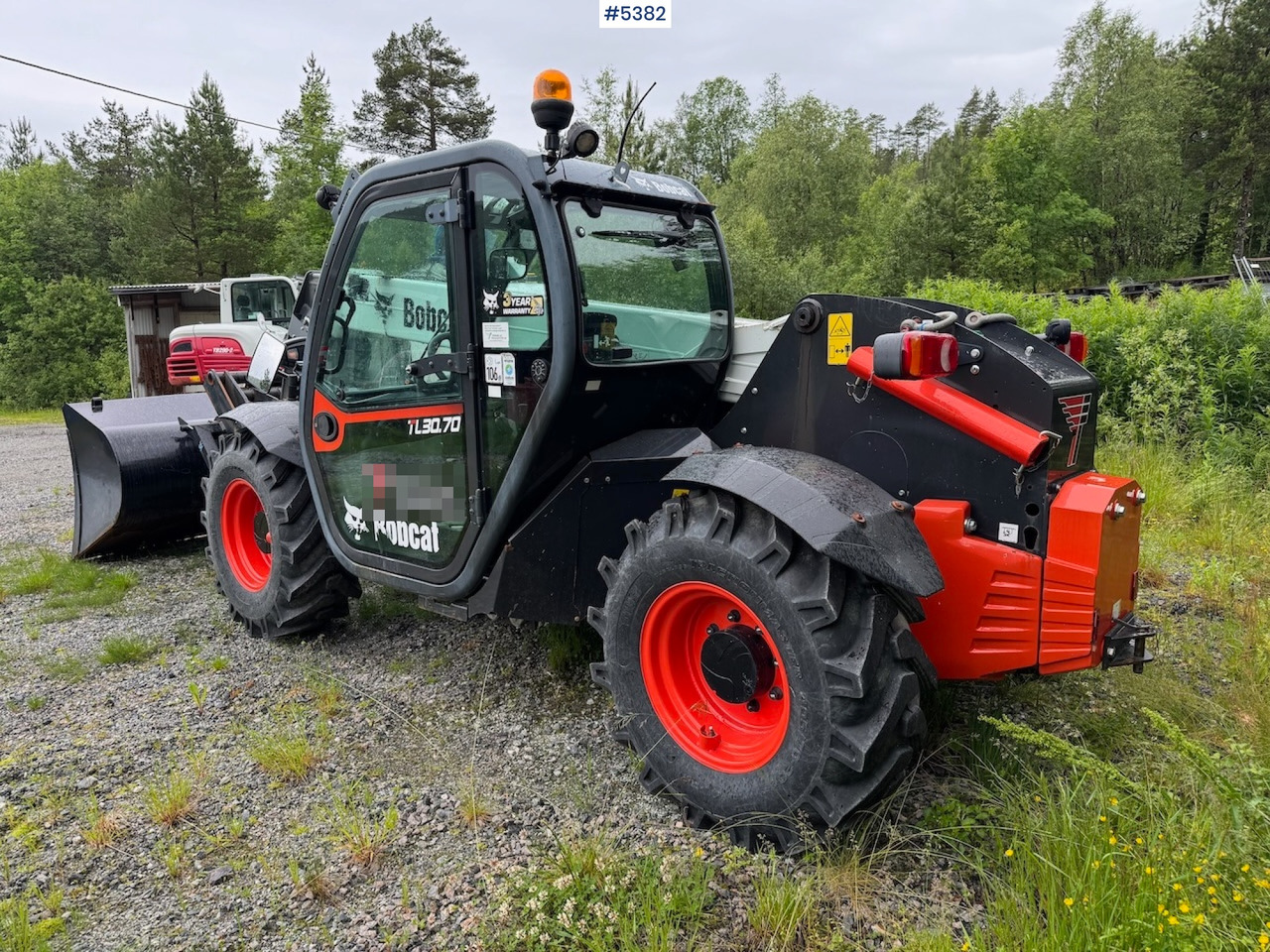 2021 Bobcat TL30.70DB m/ bucket, pallet fork and 4 chains. - Motviktstruck: bild 4 2021 Bobcat TL30.70DB m/ bucket, pallet fork and 4 chains. - Motviktstruck: bild 4
