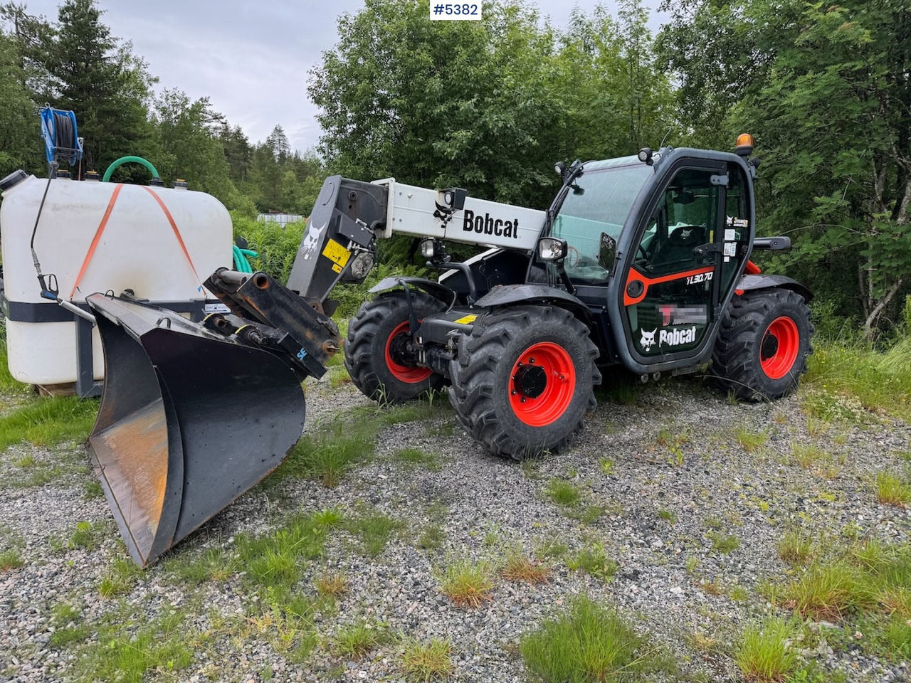 2021 Bobcat TL30.70DB m/ bucket, pallet fork and 4 chains. - Motviktstruck: bild 3 2021 Bobcat TL30.70DB m/ bucket, pallet fork and 4 chains. - Motviktstruck: bild 3