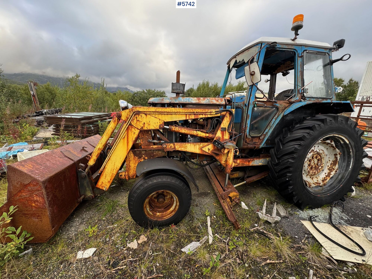 Circa 1987 Ford 7700 with Malm Orstad loader! - Traktor: bild 2 Circa 1987 Ford 7700 with Malm Orstad loader! - Traktor: bild 2