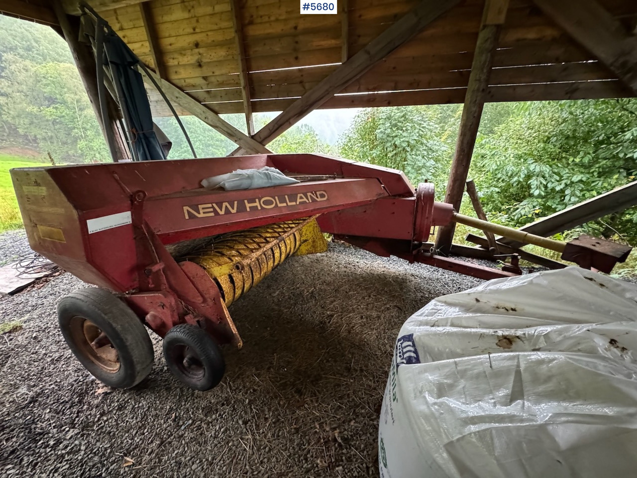 New Holland 268 Square Baler - Utrustning för vallskörd: bild 1 New Holland 268 Square Baler - Utrustning för vallskörd: bild 1