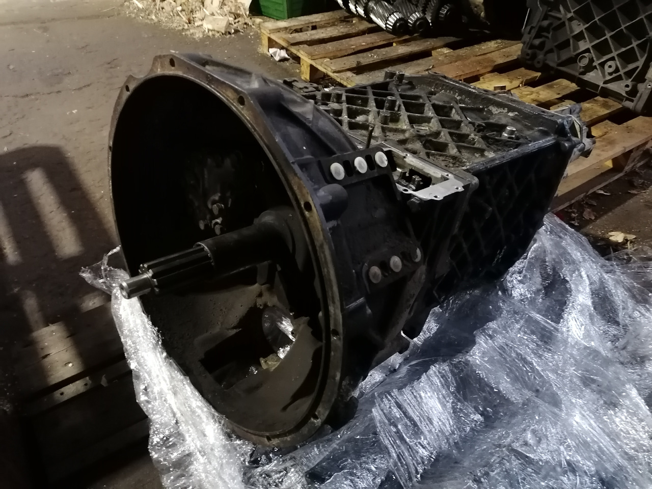 MAN DAF REMANUFACTURED gearbox ZF 16S151 ratio 0,84 - Växellåda: bild 2 MAN DAF REMANUFACTURED gearbox ZF 16S151 ratio 0,84 - Växellåda: bild 2