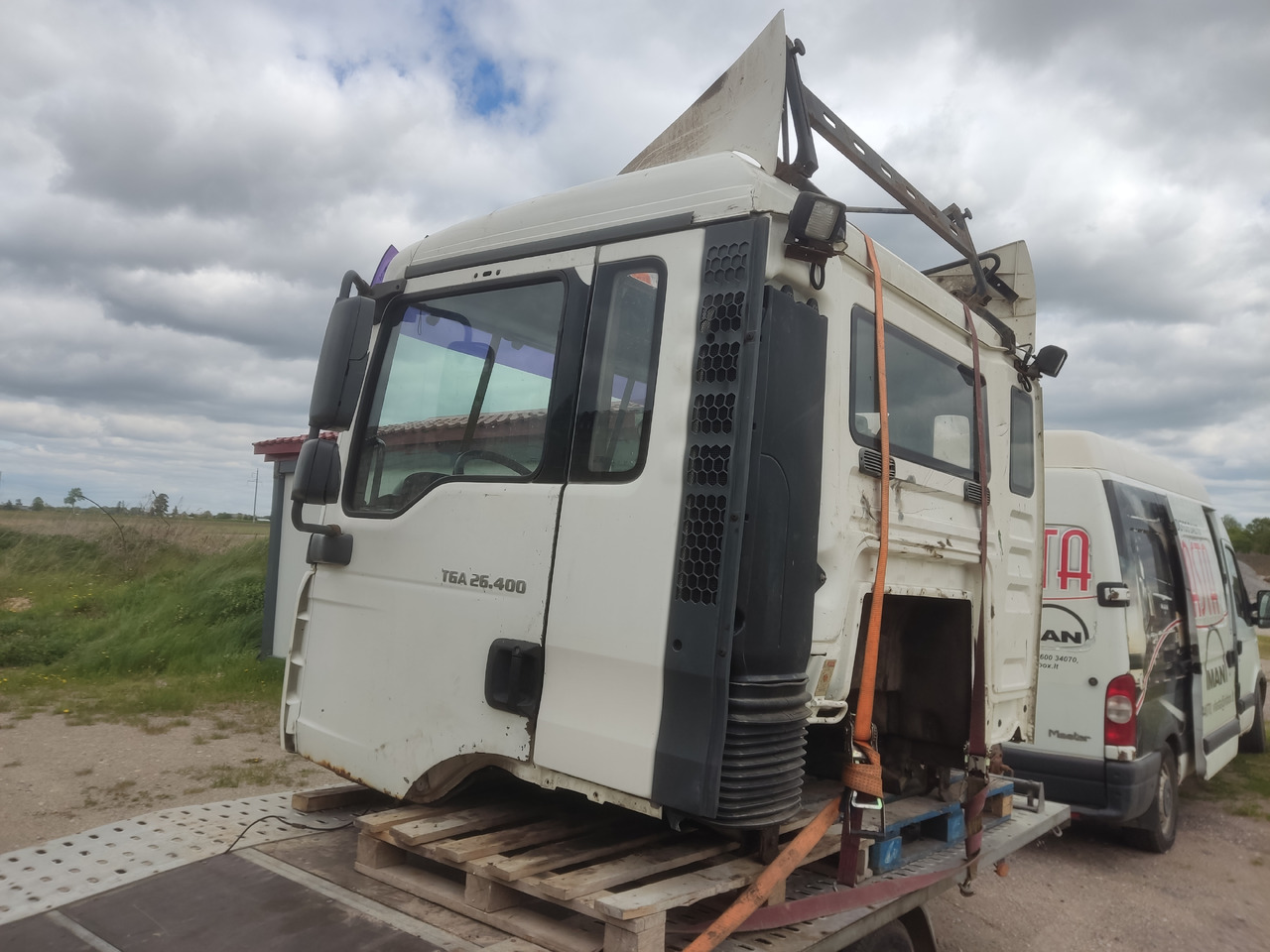 MAN cab F99/L17 - Hytt: bild 3 MAN cab F99/L17 - Hytt: bild 3