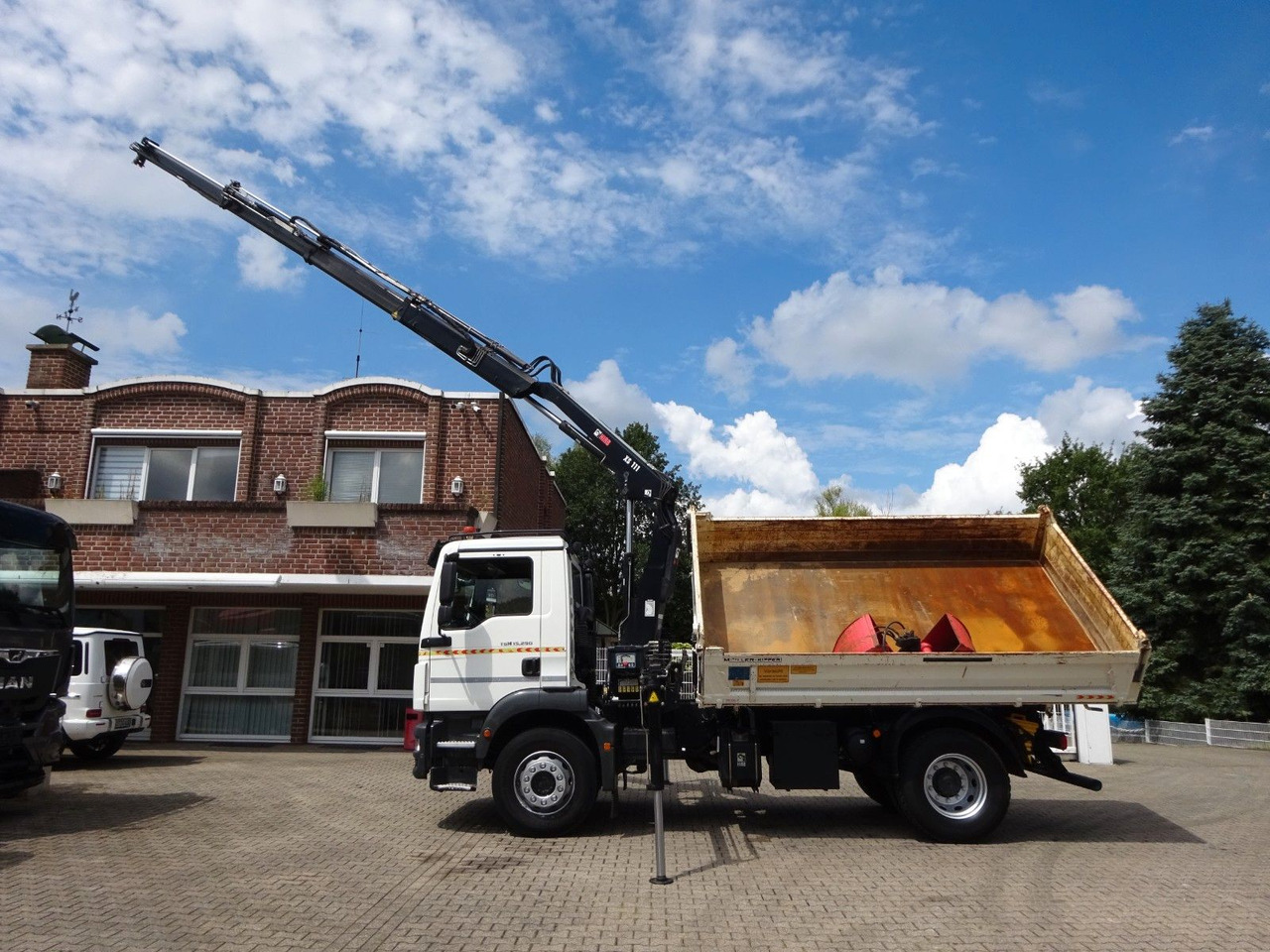 MAN 15.290 TGM 3Skipper + HIAB 111-B3 HIDUO Kran 4x2 - Tippbil lastbil, Kranbil: bild 1 MAN 15.290 TGM 3Skipper + HIAB 111-B3 HIDUO Kran 4x2 - Tippbil lastbil, Kranbil: bild 1