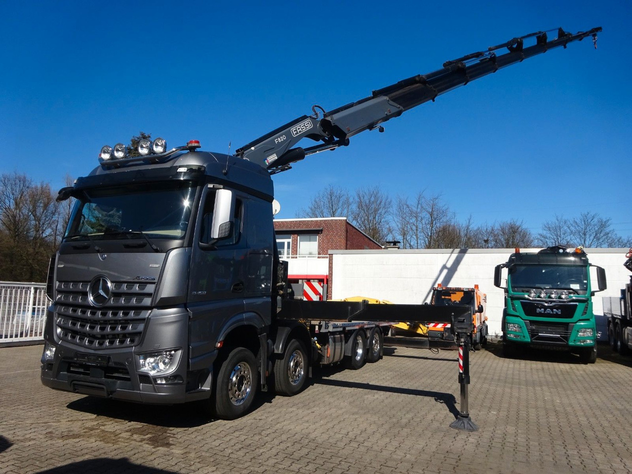 Mercedes-Benz 3453 Plattform + Fassi F820 Kran 8x2 Mercedes-Benz 3453 FASSI F820 Kran 8x Hydr. Ausschub - Kranbil, Flakbil: bild 2 Mercedes-Benz 3453 Plattform + Fassi F820 Kran 8x2 Mercedes-Benz 3453 FASSI F820 Kran 8x Hydr. Ausschub - Kranbil, Flakbil: bild 2