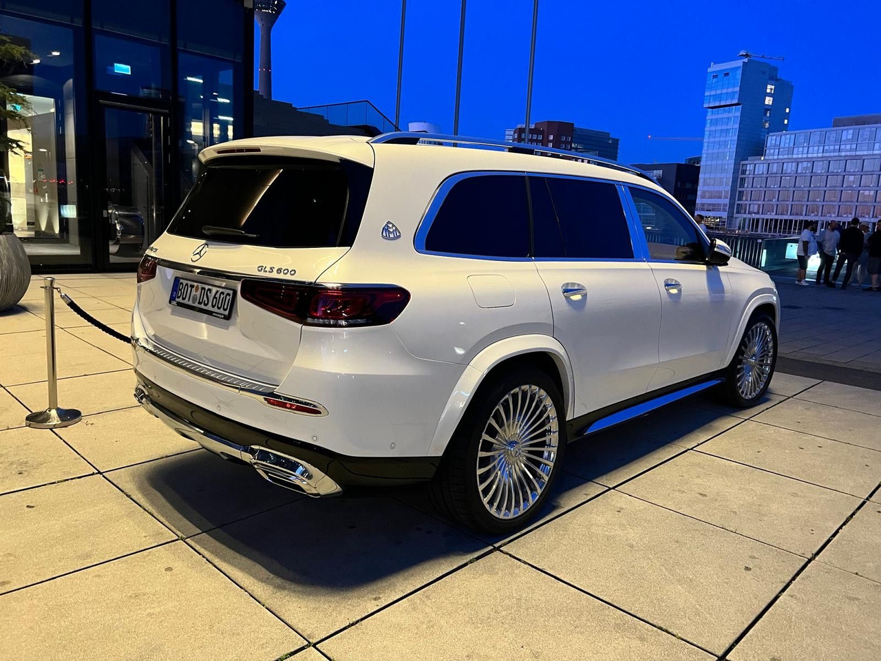 Mercedes-Benz GLS 600 Maybach 4Matic | 23 ZOLL | BURMESTER Mercedes-Benz GLS 600 Maybach 4Matic | 23 ZOLL | BURMESTER - SUV: bild 5 Mercedes-Benz GLS 600 Maybach 4Matic | 23 ZOLL | BURMESTER Mercedes-Benz GLS 600 Maybach 4Matic | 23 ZOLL | BURMESTER - SUV: bild 5