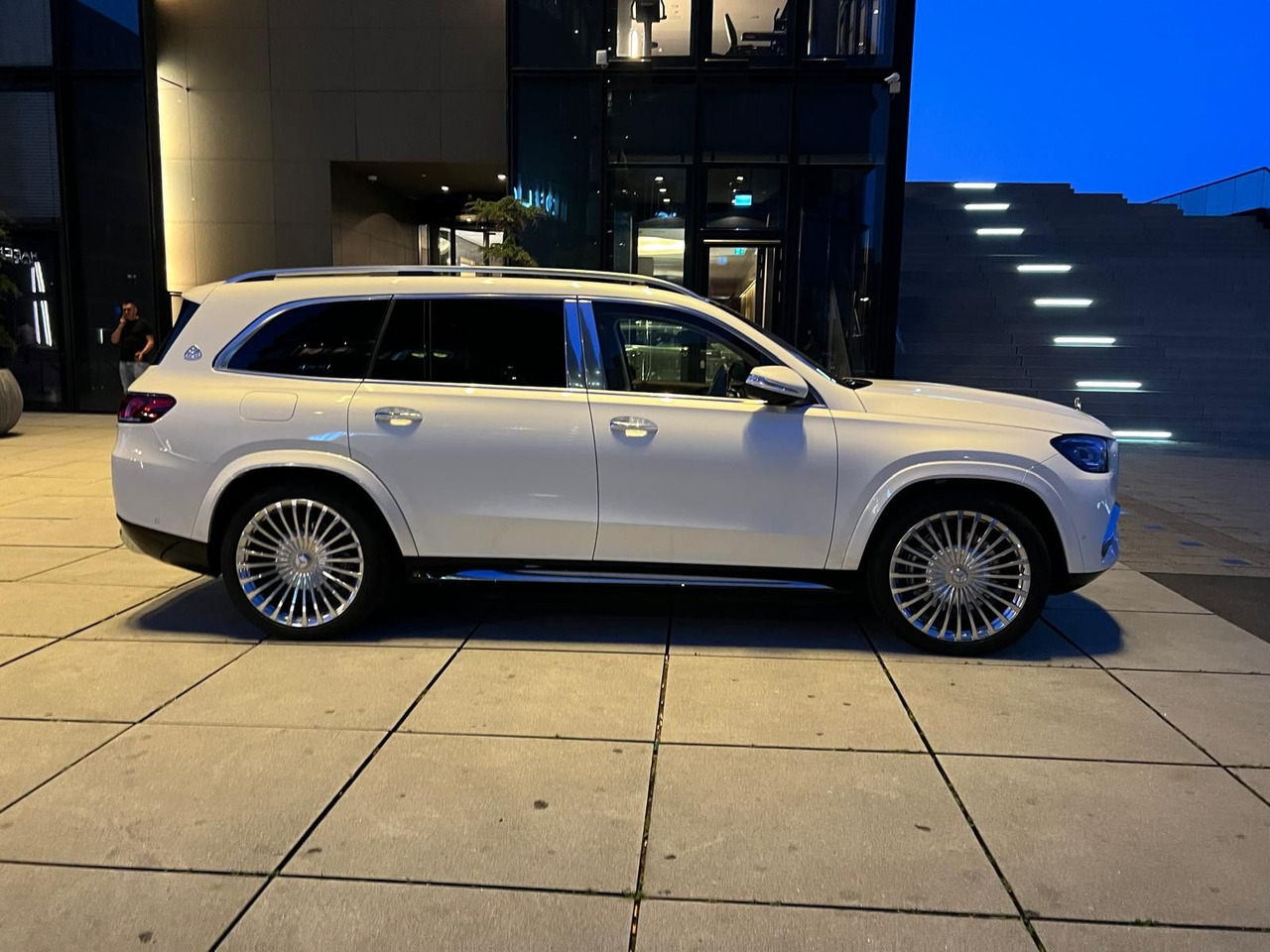 Mercedes-Benz GLS 600 Maybach 4Matic | 23 ZOLL | BURMESTER Mercedes-Benz GLS 600 Maybach 4Matic | 23 ZOLL | BURMESTER - SUV: bild 4 Mercedes-Benz GLS 600 Maybach 4Matic | 23 ZOLL | BURMESTER Mercedes-Benz GLS 600 Maybach 4Matic | 23 ZOLL | BURMESTER - SUV: bild 4