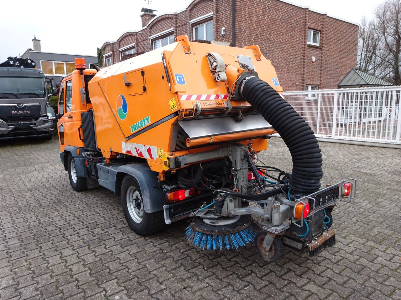 Multicar M30 HAKO FUMO Kehrmaschine+Kipper Wechsel-System - Transportbil med tippflak: bild 3 Multicar M30 HAKO FUMO Kehrmaschine+Kipper Wechsel-System - Transportbil med tippflak: bild 3