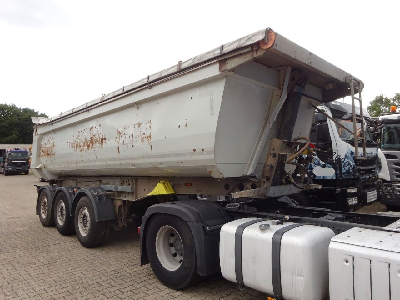 Schmitz Cargobull SKI 24 SL 7.2 Kipp Auflieger Mulde mit 3 Achsen - Tippbil semitrailer: bild 1 Schmitz Cargobull SKI 24 SL 7.2 Kipp Auflieger Mulde mit 3 Achsen - Tippbil semitrailer: bild 1