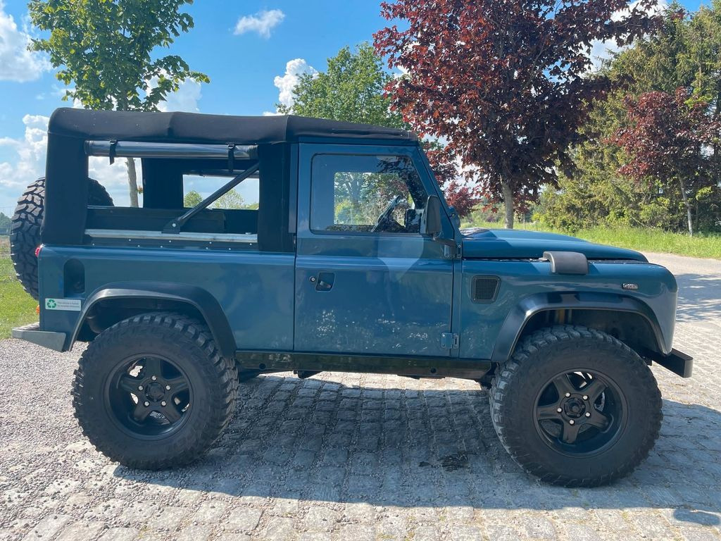Land Rover LR Defender 90 Soft Top V8 Automatic 60000 brutt - Pickup: bild 3 Land Rover LR Defender 90 Soft Top V8 Automatic 60000 brutt - Pickup: bild 3