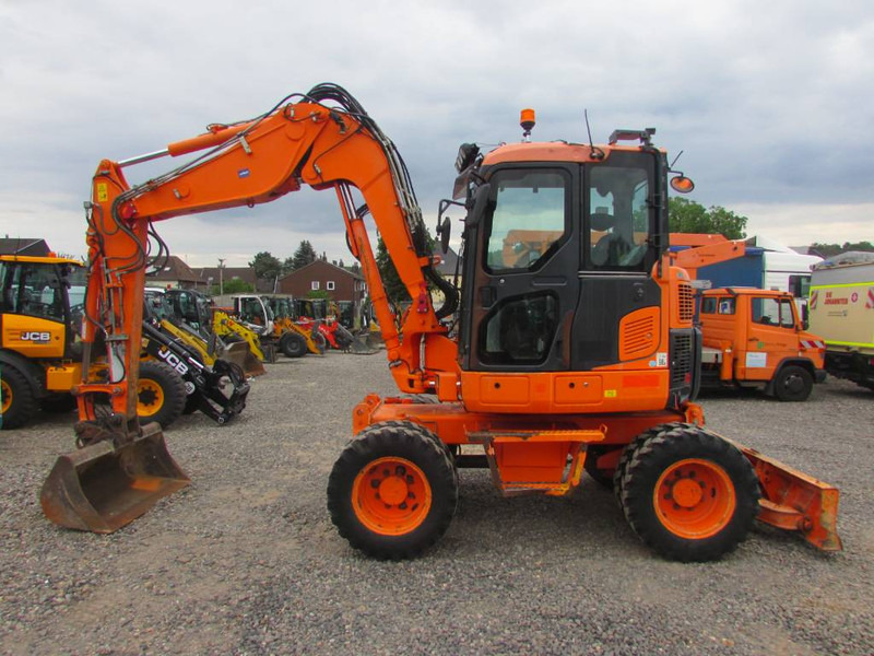 Komatsu PW 98 MR-8 Mobilbagger 39.500 EUR - Grävmaskin på däck: bild 1 Komatsu PW 98 MR-8 Mobilbagger 39.500 EUR - Grävmaskin på däck: bild 1